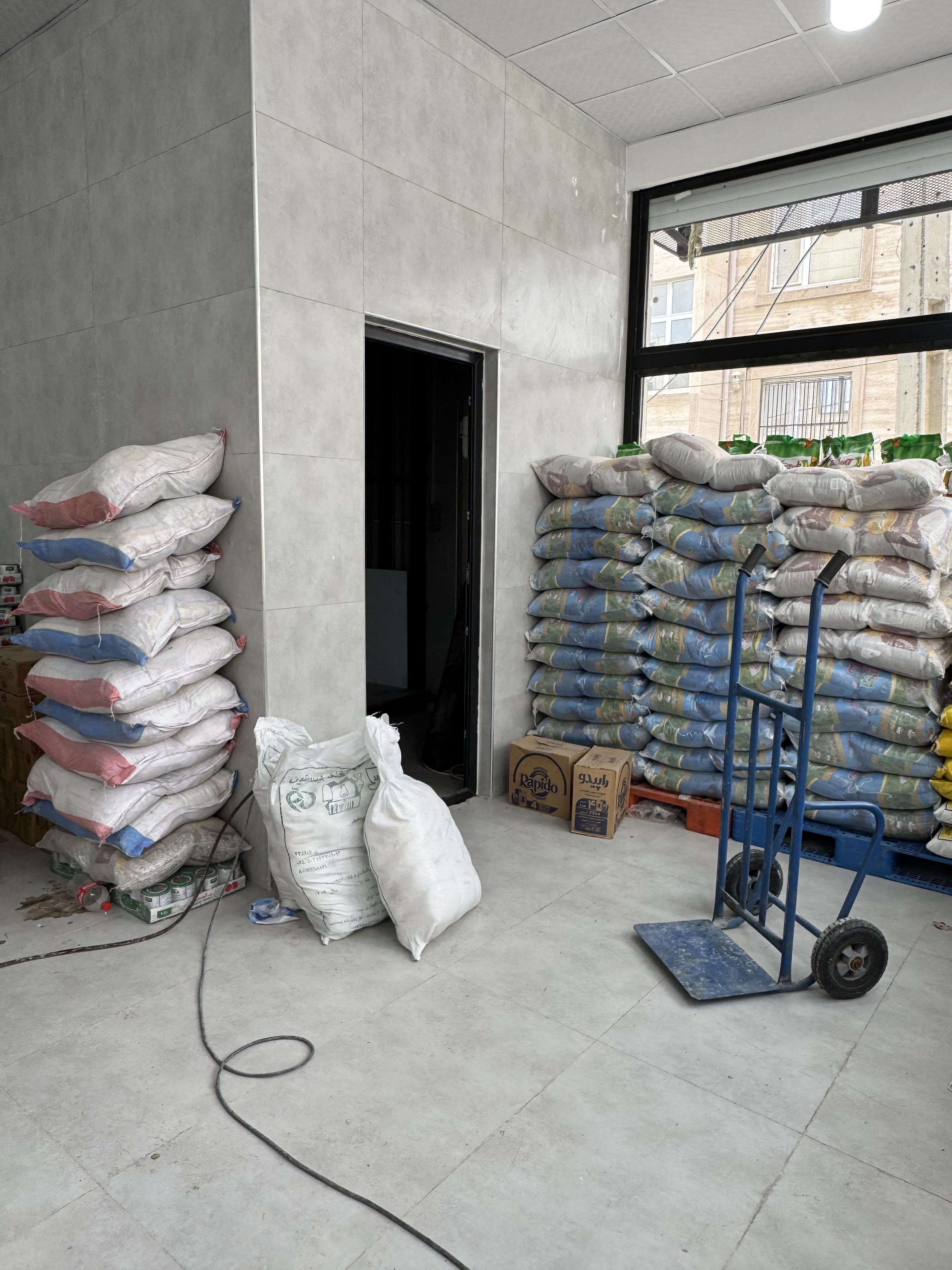 Amini Chain store — 8